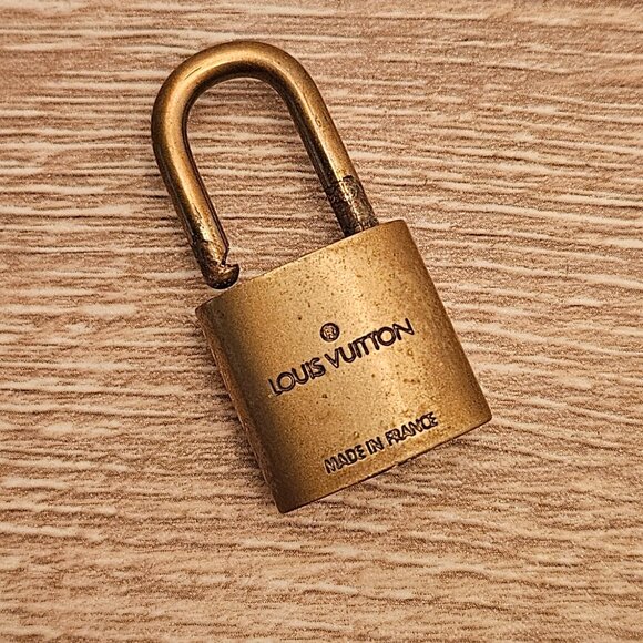 Louis Vuitton Gold Lock & Key - Picture 4 of 4